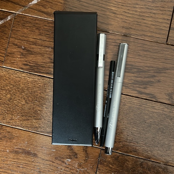 Lexus Pen Set - Rollerball and Ballpoint - in Black/Silver Box - Picture 6 of 6